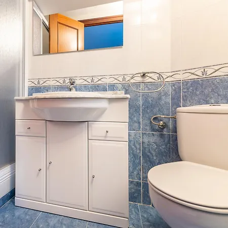 Casco Viejo ,playa Y Ambiente En Castro Urdiales