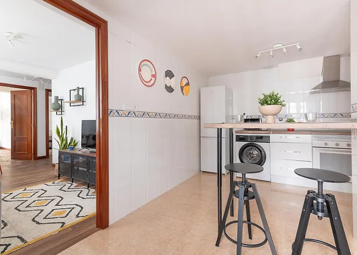 Casco Viejo ,playa Y Ambiente En Castro Urdiales