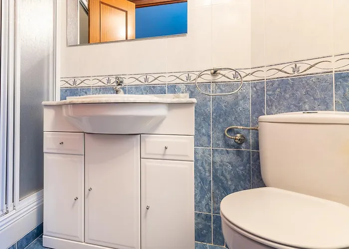 Casco Viejo ,playa Y Ambiente En Castro Urdiales